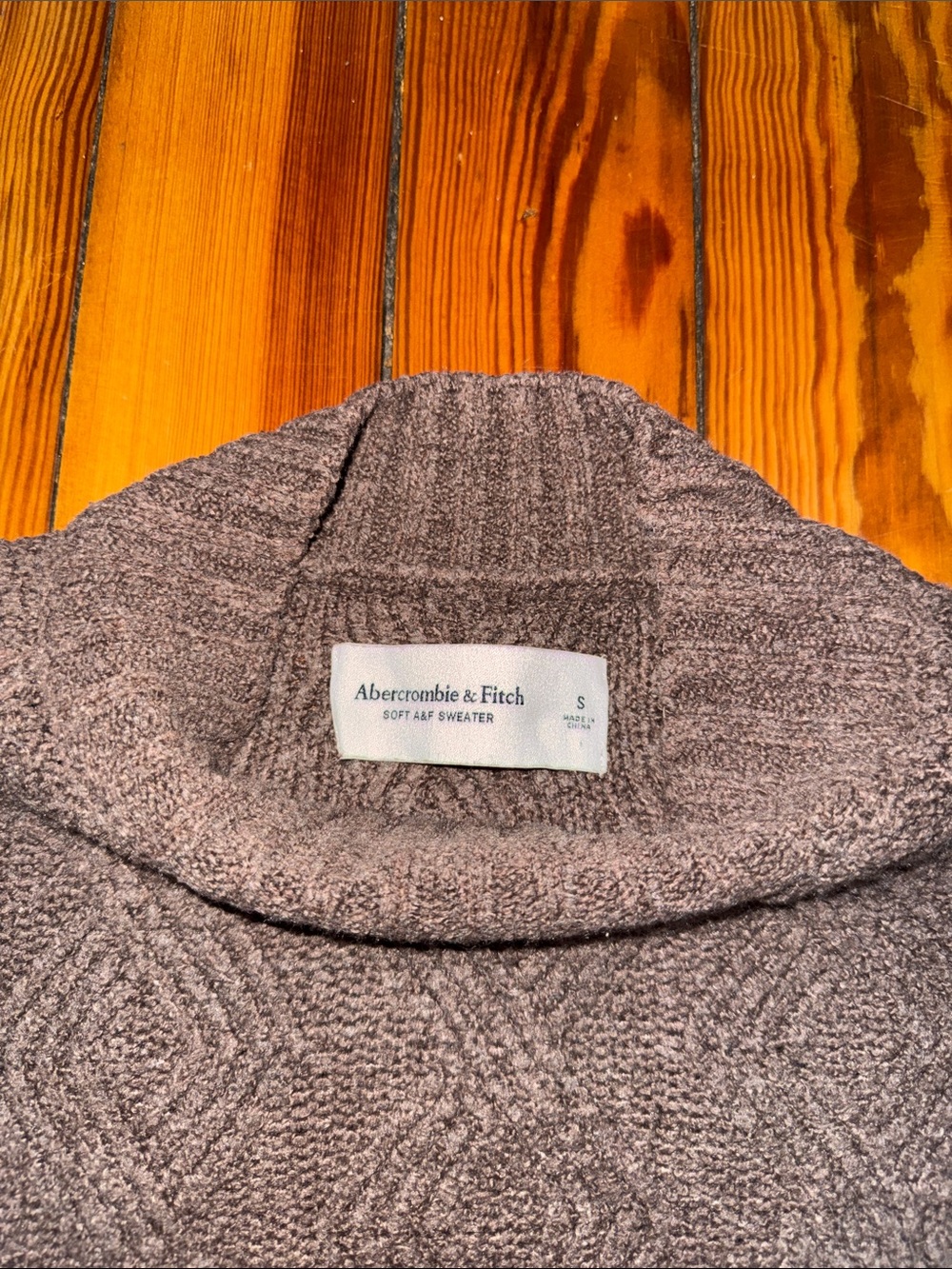 Abercrombie cable knit sweater - Picture 2 of 3